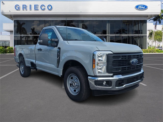 2026 Ford F-350 Super Duty XL's photo