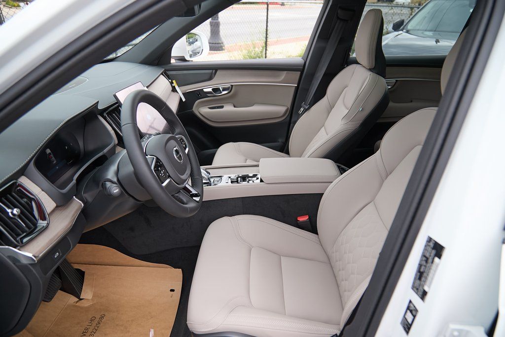 2026 VOLVO XC90 - Image 17