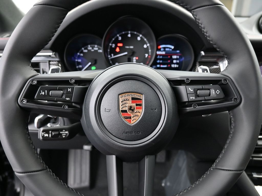 2026 Porsche Macan T photo 24