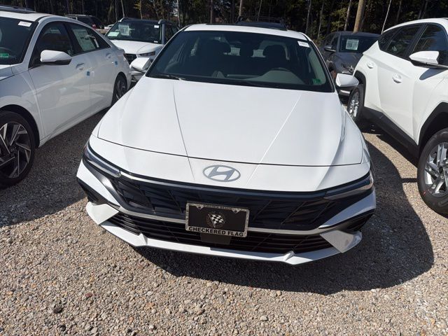 2024 Hyundai Elantra SEL photo 4