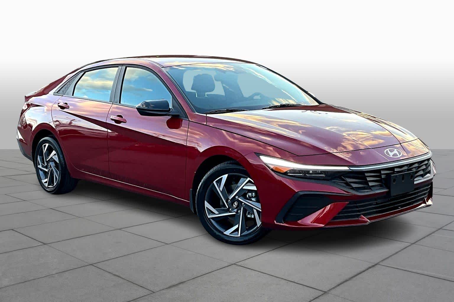 2025 Hyundai Elantra SEL Sport photo 2