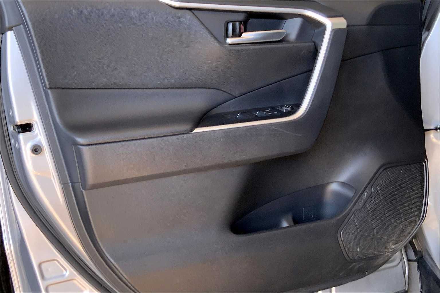 2024 Toyota RAV4 XLE photo 20