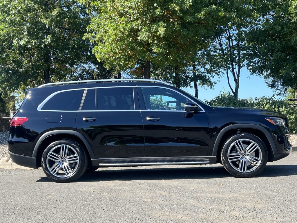 2024 Mercedes Benz GLS 450 4MATIC photo 2