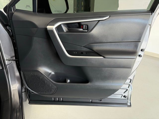 2019 Toyota RAV4 LE photo 26