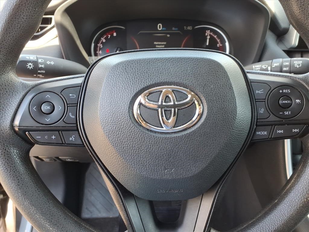 2023 Toyota RAV4 XLE photo 19