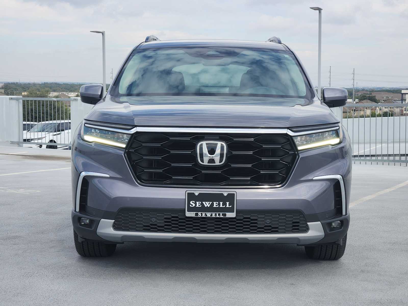 2025 Honda Pilot Touring photo 2