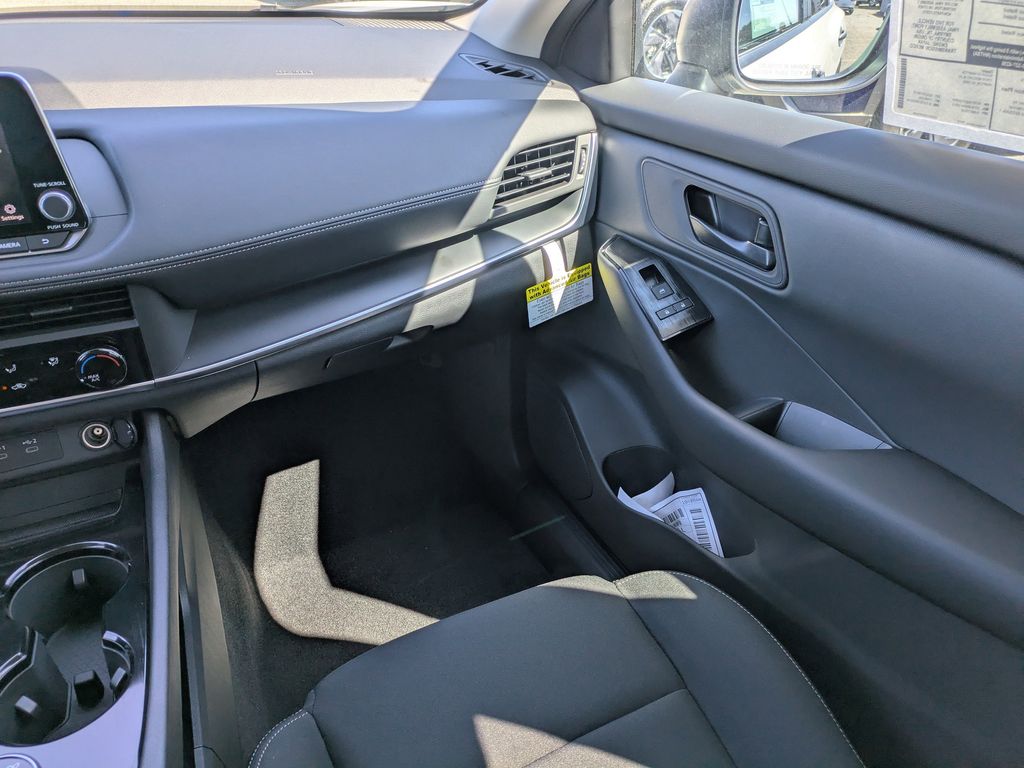2026 Nissan Rogue S photo 13