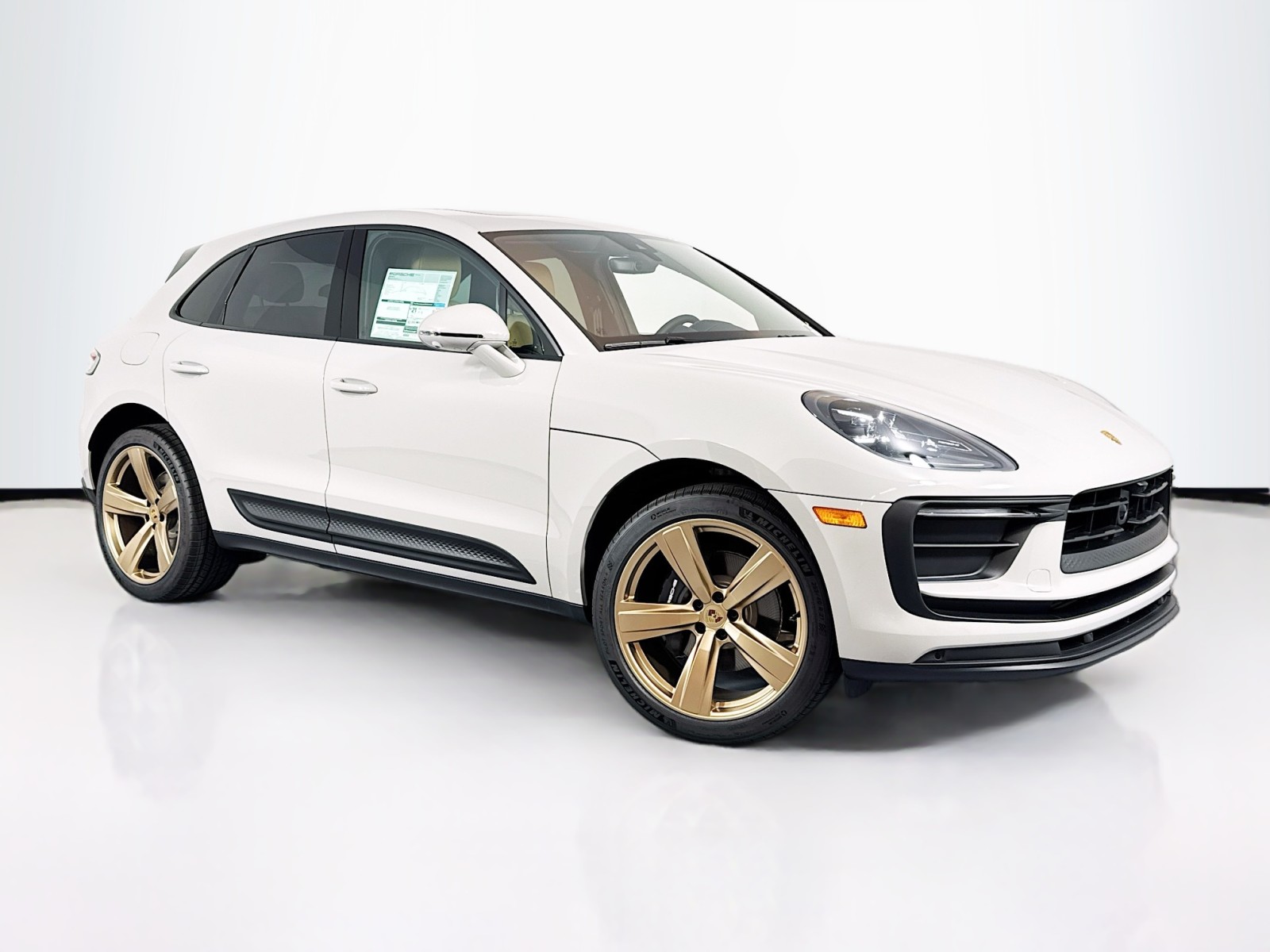 2025 Porsche Macan T photo 9