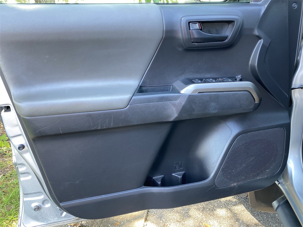 2023 Toyota Tacoma SR5 photo 9