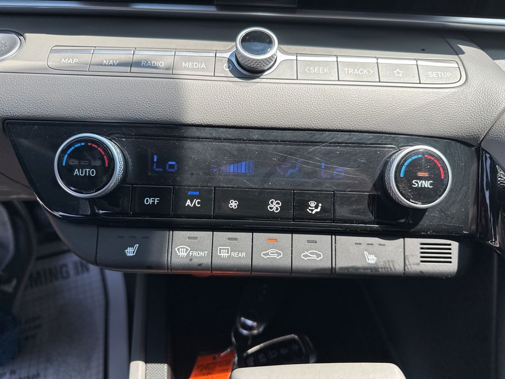 2023 Hyundai Elantra SEL photo 25