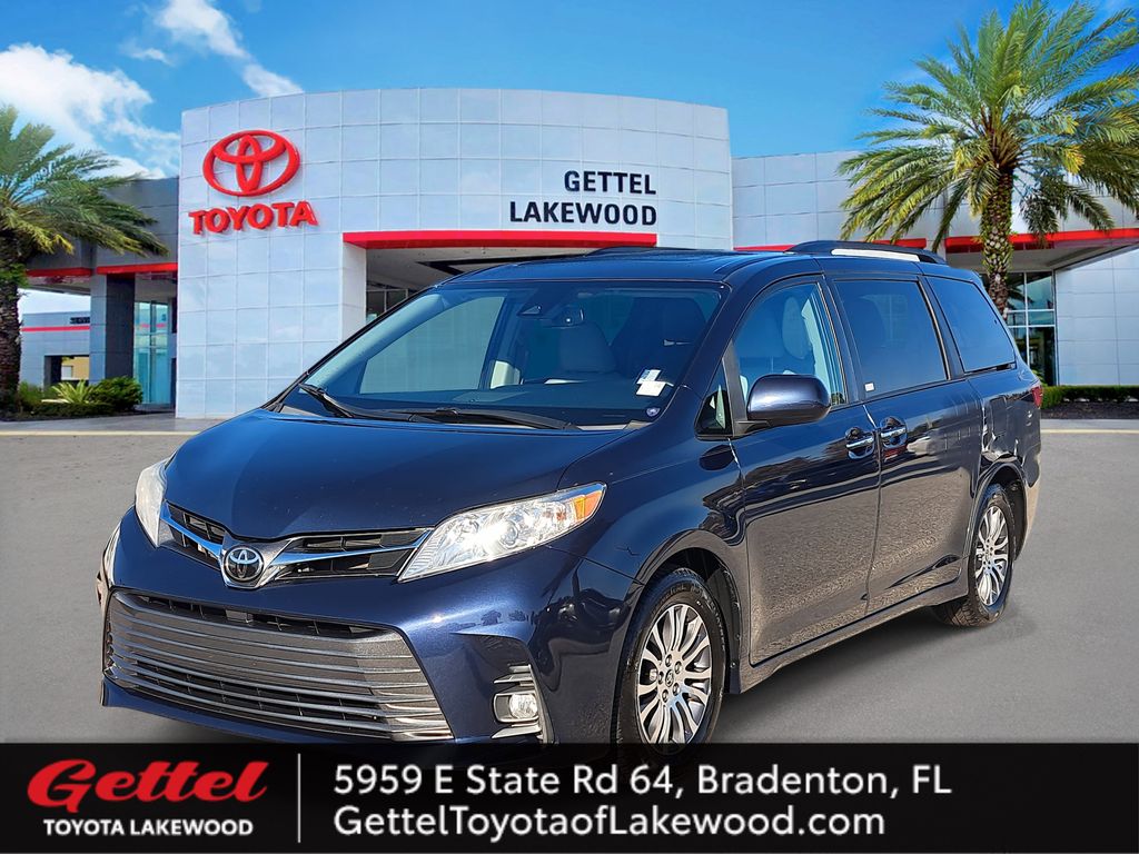 2020 Toyota Sienna XLE Premium's photo