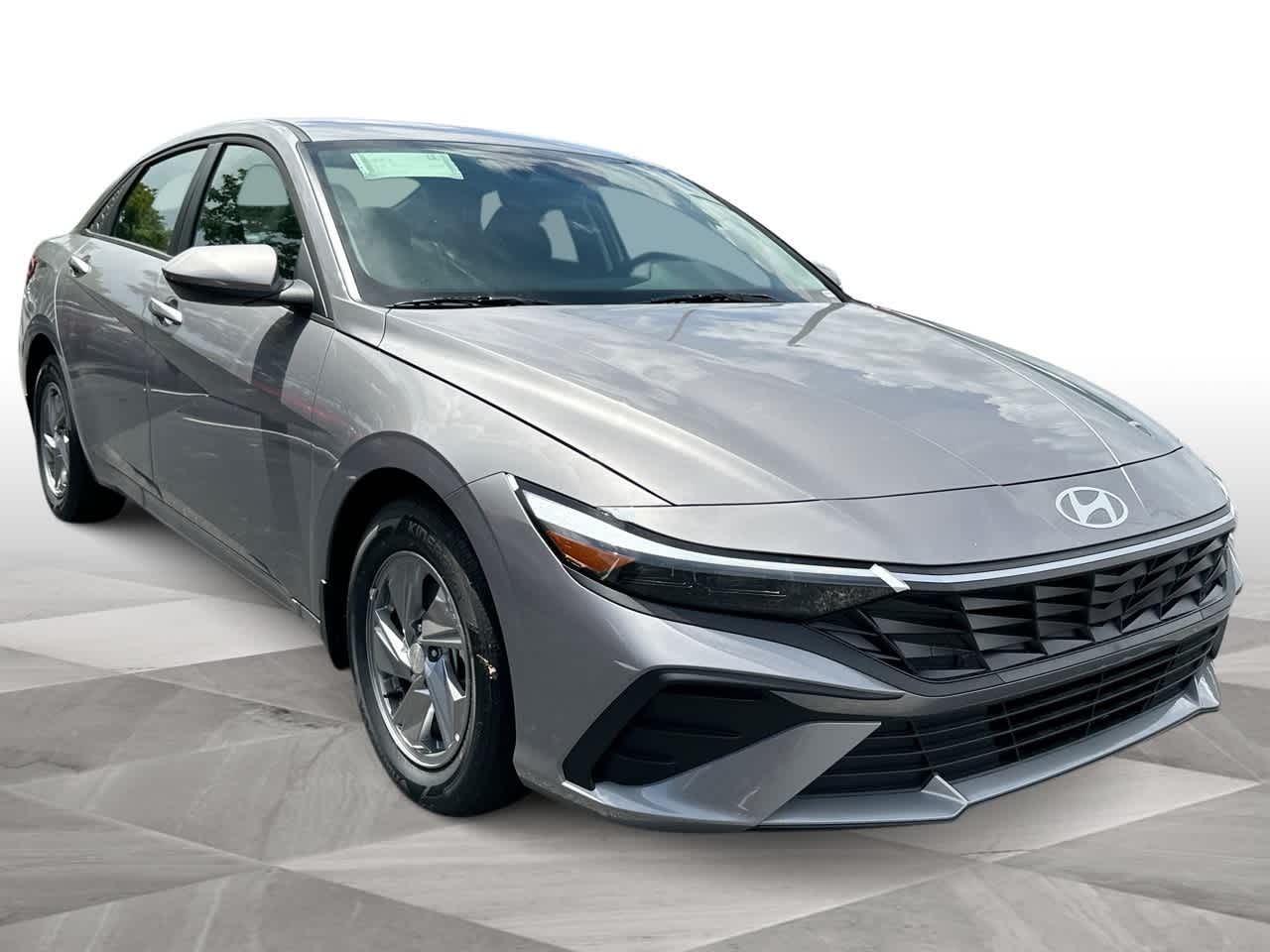 2025 Hyundai Elantra SE photo 2