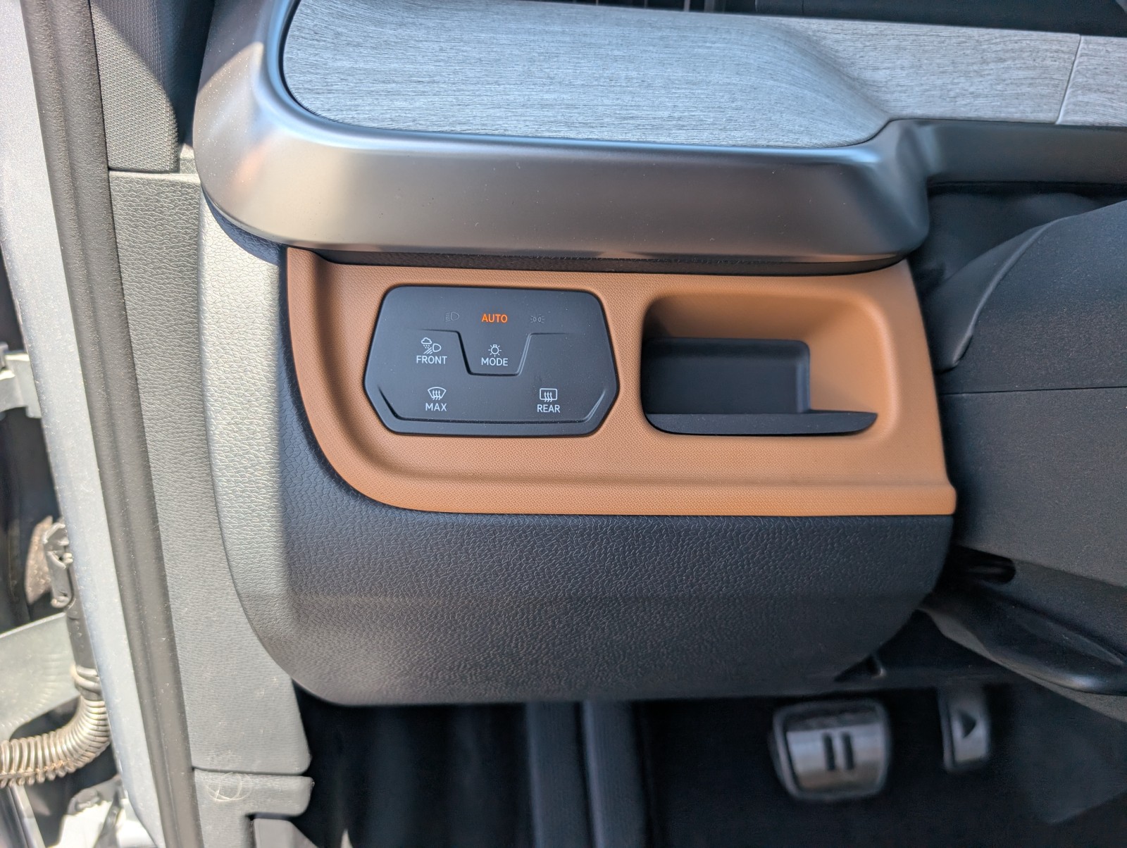 New 2025 Metro Silver Metallic Volkswagen Pro S image 18