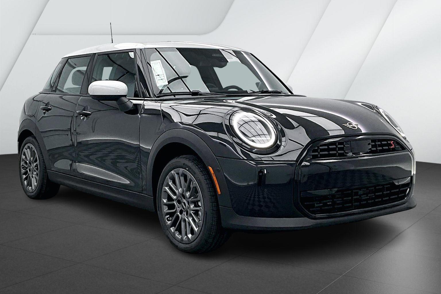 2026 Mini Cooper 4 Door Hardtop Signature photo 2