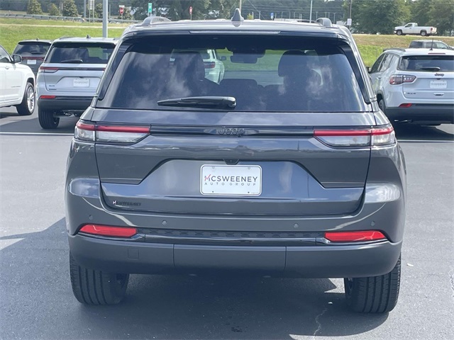 2025 Jeep Grand Cherokee Altitude photo 4