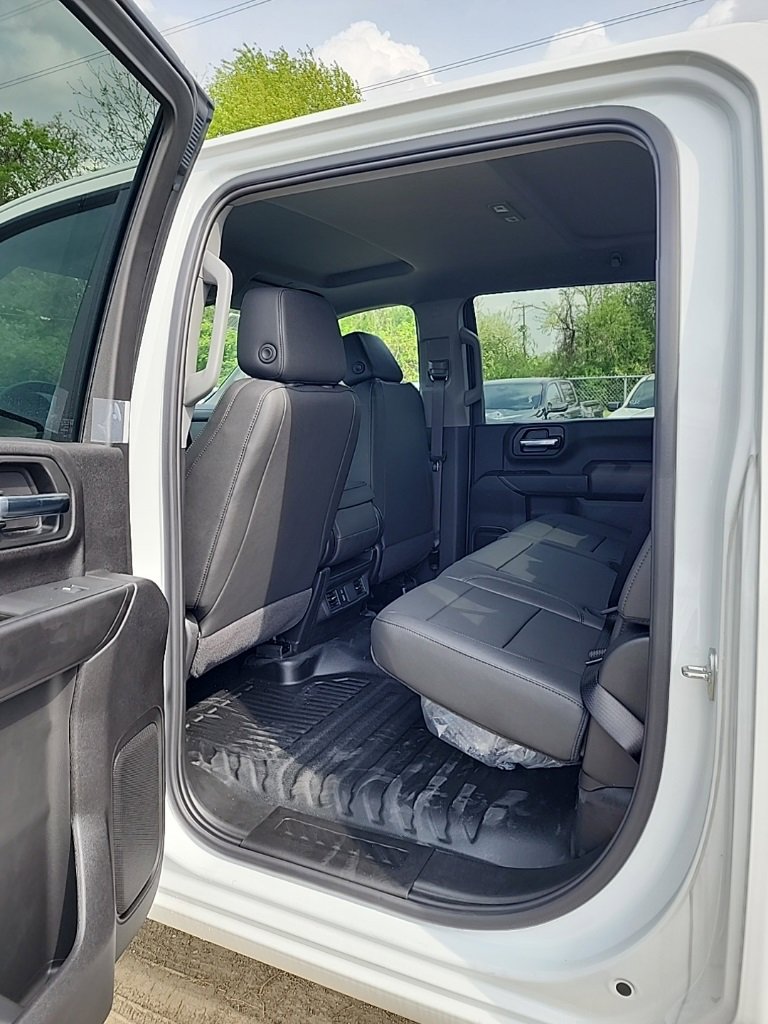2024 Chevrolet Silverado 2500HD photo 2