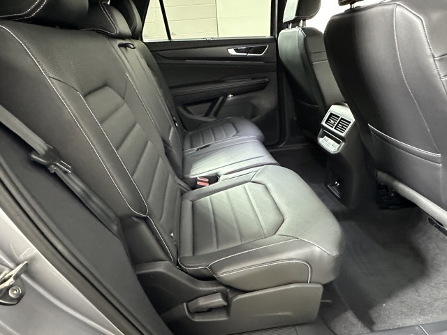 2024 Volkswagen Atlas Cross Sport SEL R-Line photo 16