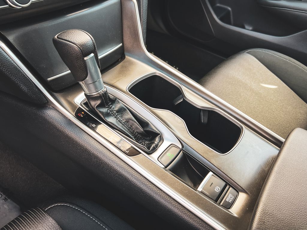 2020 Honda Accord LX photo 16