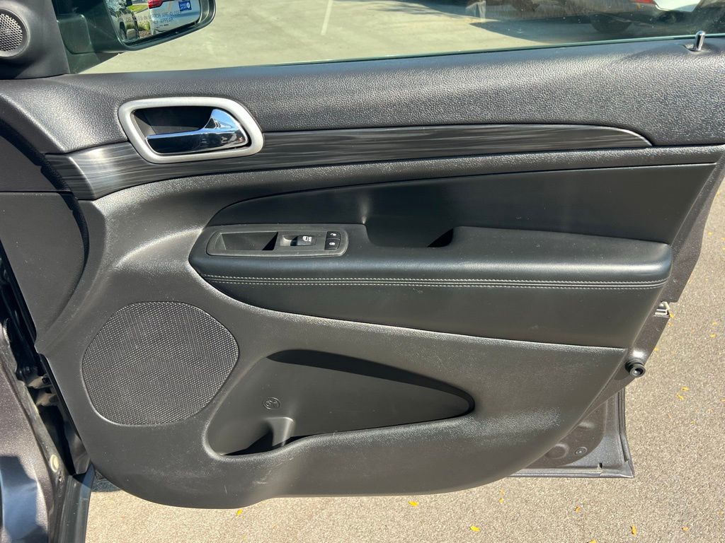 2020 Jeep Grand Cherokee Laredo E photo 22