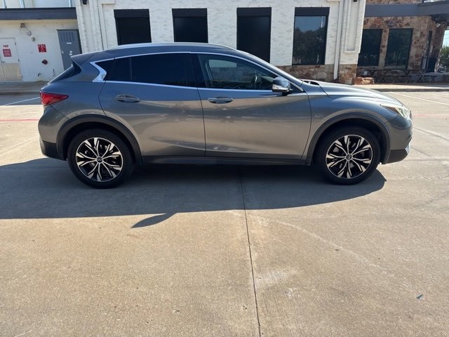 2017 Infiniti QX30 Luxury photo 8
