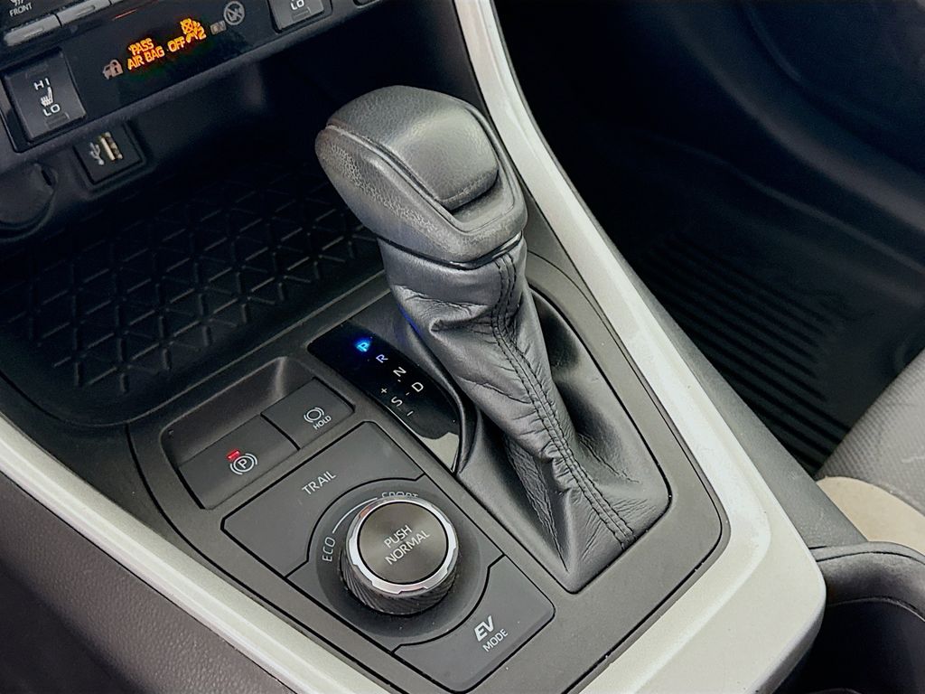 2023 Toyota RAV4 Hybrid XLE photo 15