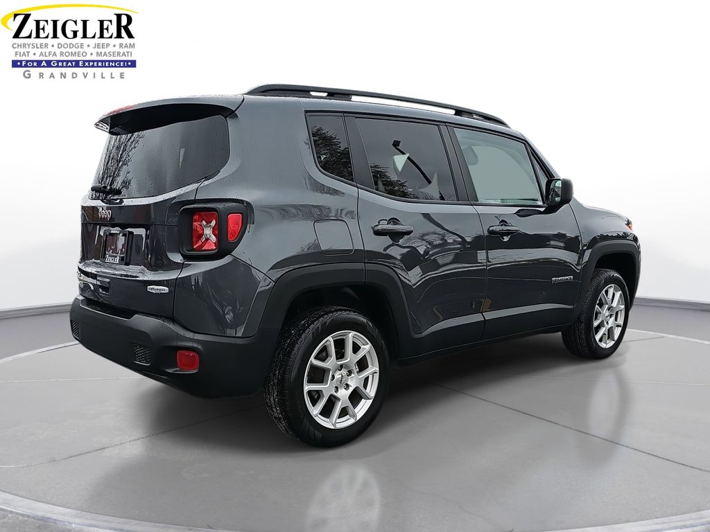 2022 Jeep Renegade Latitude photo 2