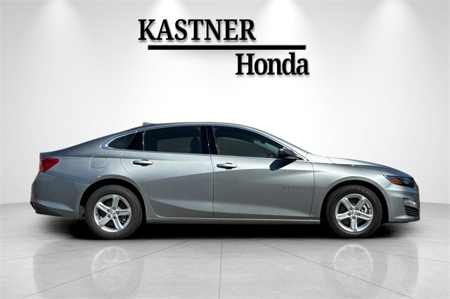 2024 Chevrolet Malibu 1LT photo 3