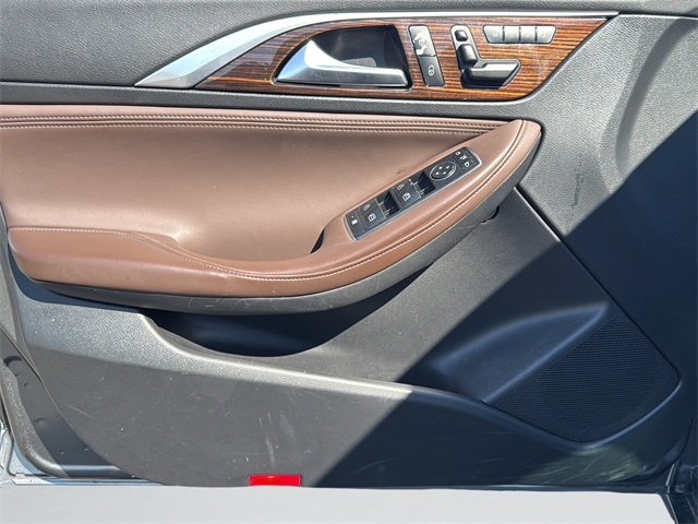 2018 Infiniti QX30 Premium photo 19