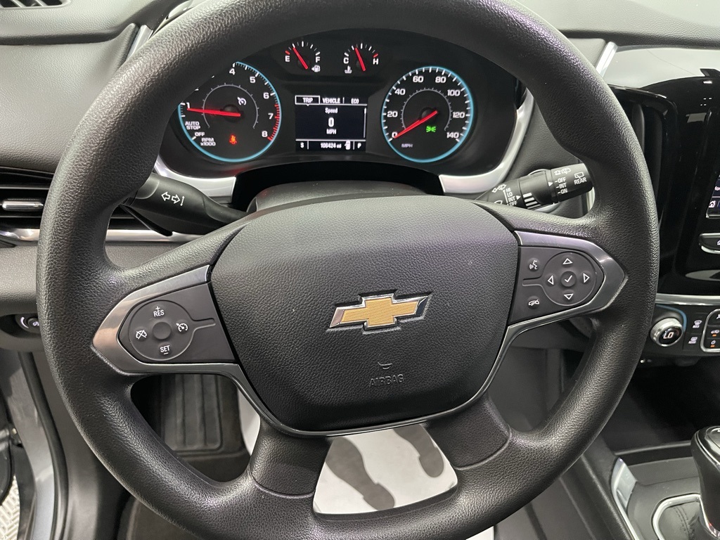 2020 Chevrolet Traverse LS photo 2
