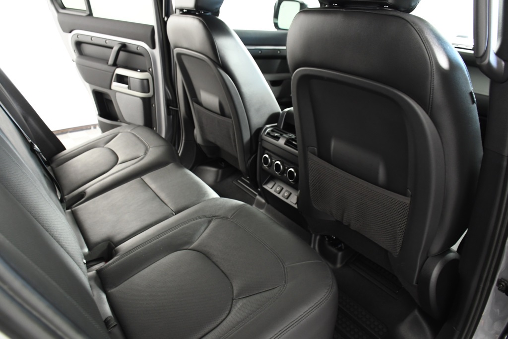 2023 Land Rover Defender 110 SE photo 22
