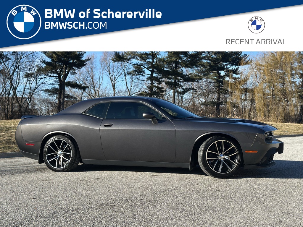 2016 Dodge Challenger SXT's photo