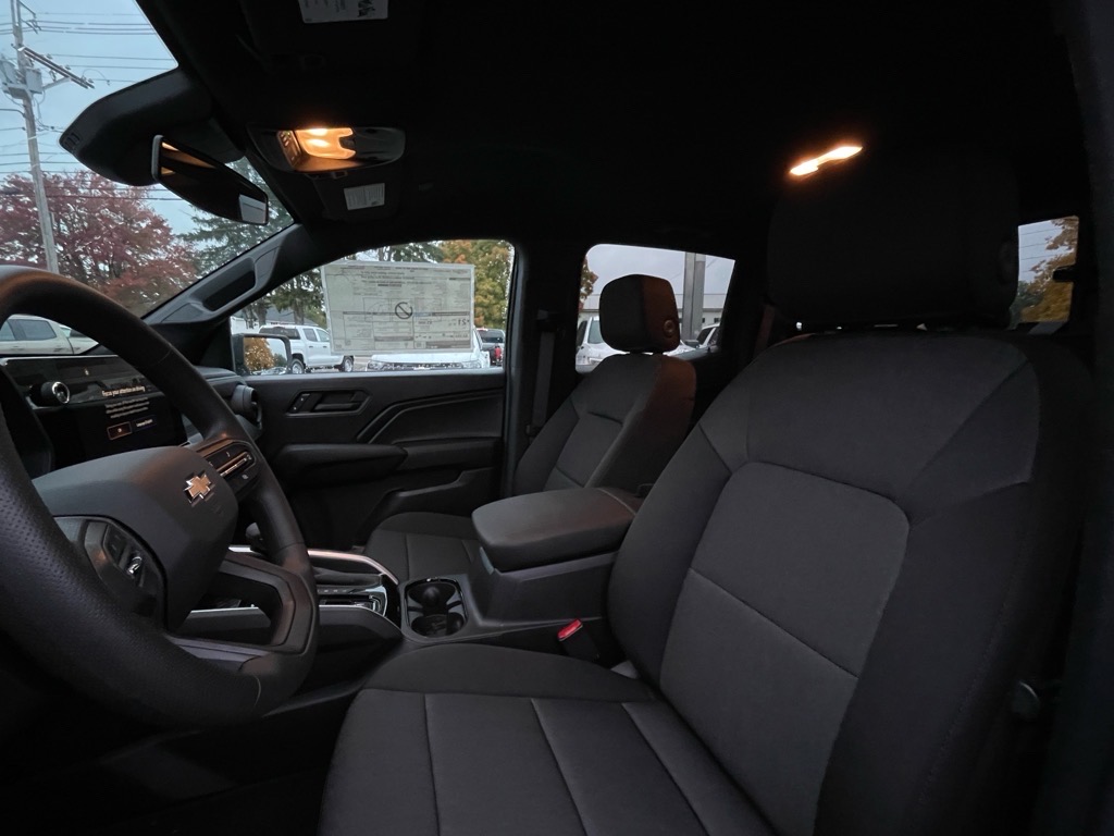 2024 Chevrolet Colorado photo 9
