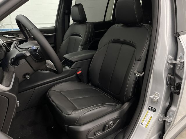 2025 Jeep Grand Cherokee Limited photo 3