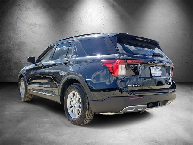2025 Ford Explorer photo 2