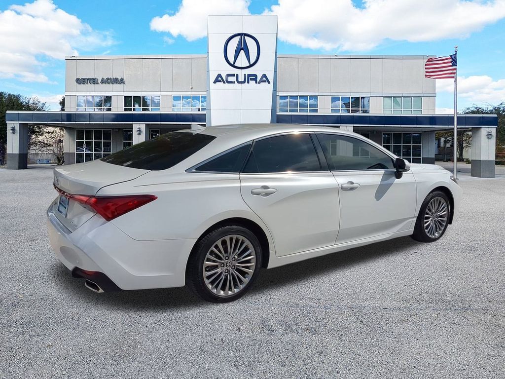 2022 Toyota Avalon Limited photo 5