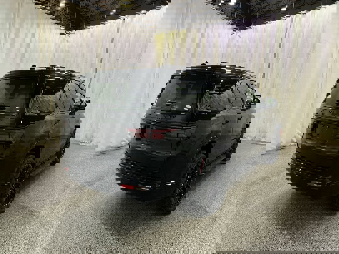 2025 Jeep Wagoneer Series II Carbide photo 4