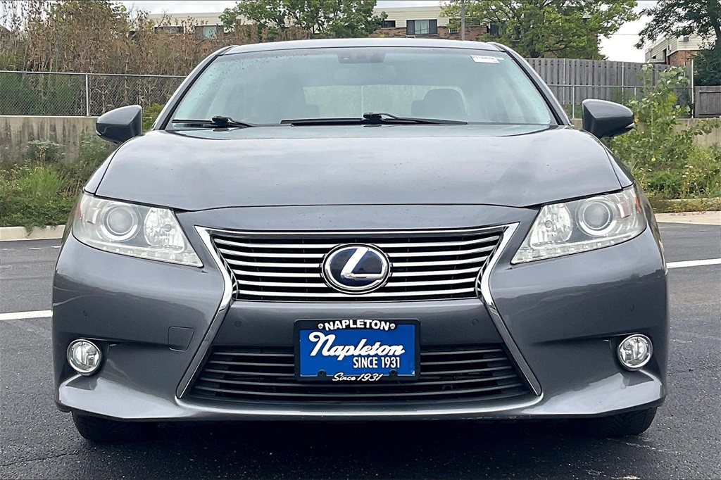 2013 Lexus ES 300h photo 2