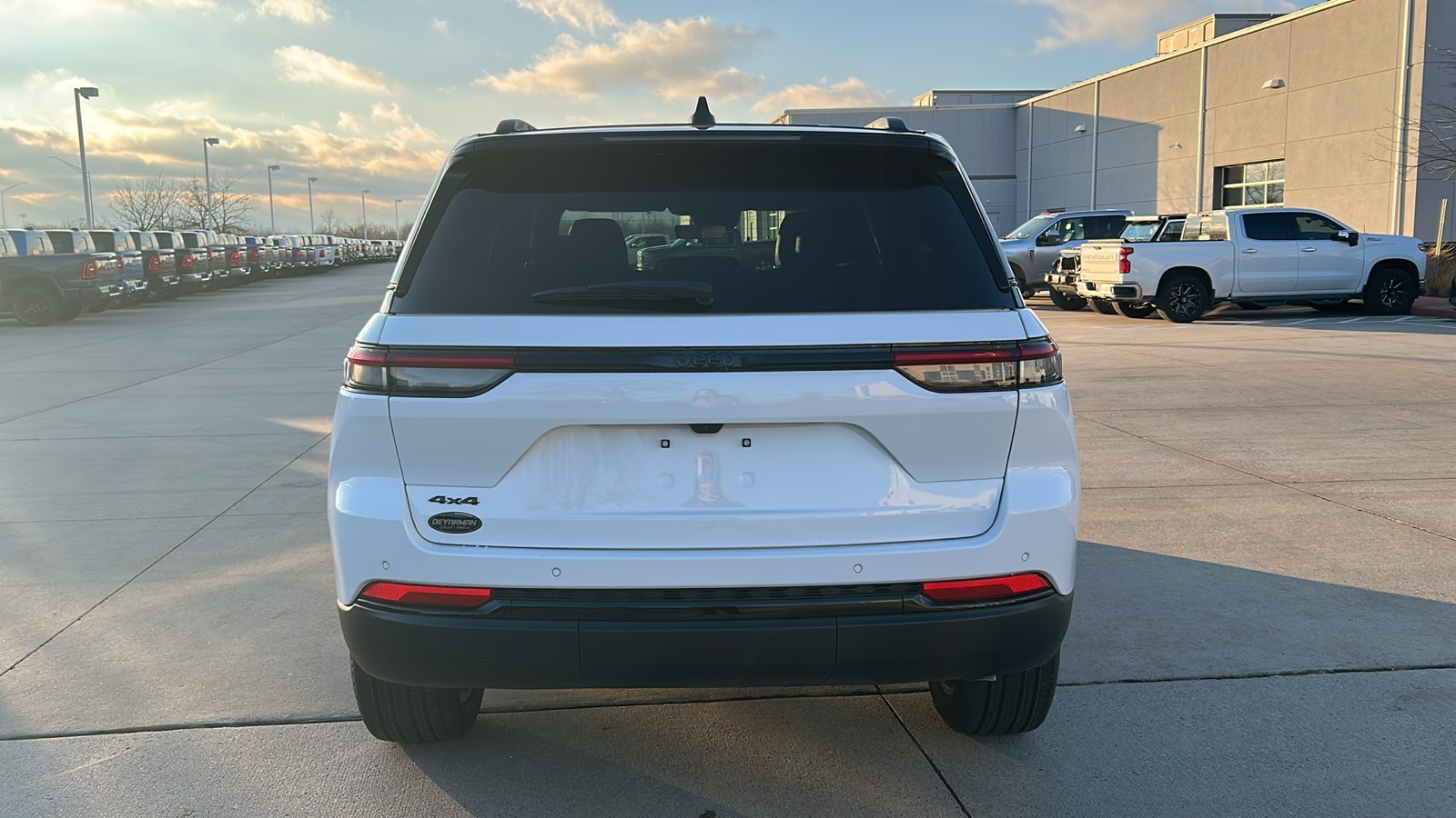 2025 Jeep Grand Cherokee Limited photo 3