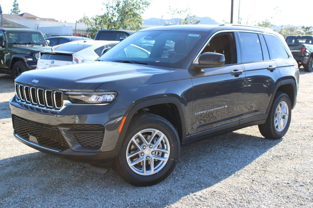 2025 Jeep Grand Cherokee Laredo's photo