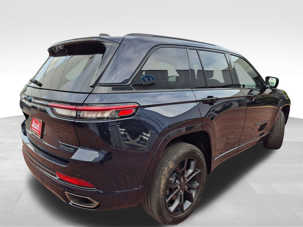 2023 Jeep Grand Cherokee Anniversary Edition photo 9