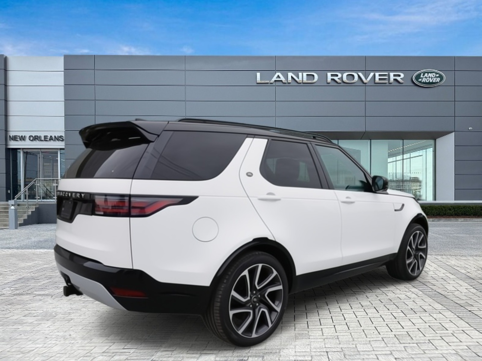 2024 Land Rover Discovery Metropolitan Edition photo 2