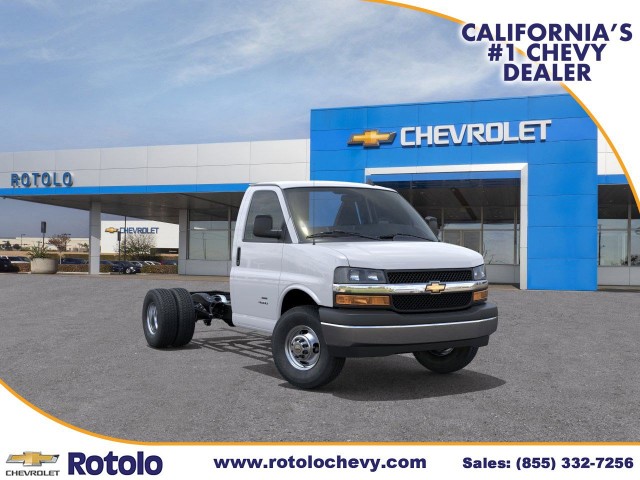 2025 Chevrolet Express Cutaway Base's photo
