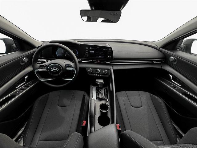2025 Hyundai Elantra SE photo 13