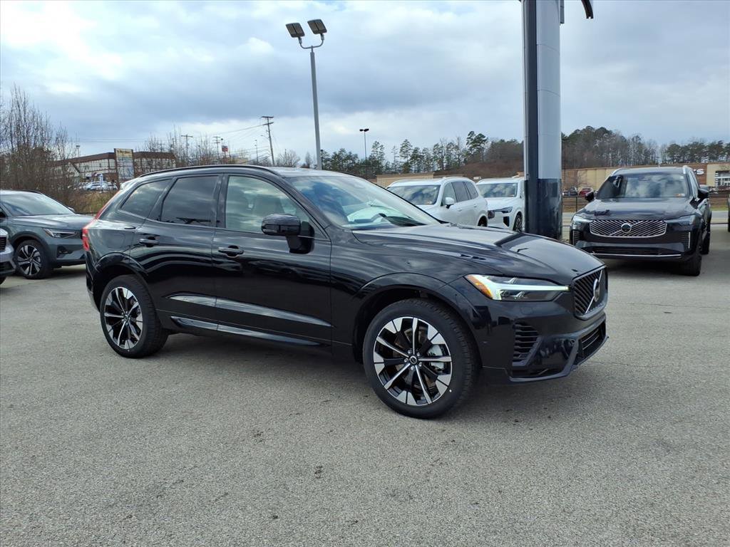 2026 Volvo XC60 Plus's photo