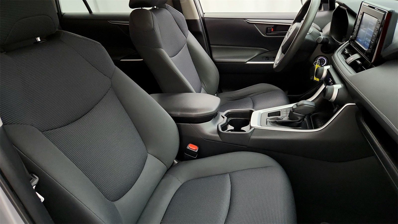 2019 Toyota RAV4 LE photo 36