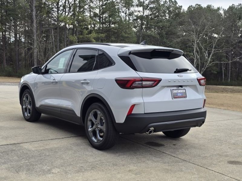 2025 Ford Escape ST-Line photo 4
