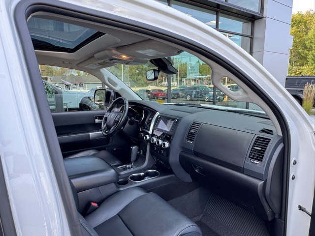 2022 Toyota Sequoia photo 21