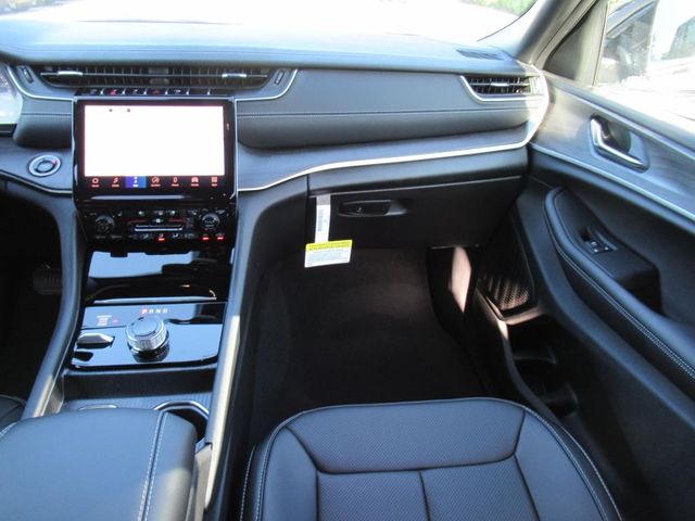 2025 Jeep Grand Cherokee Limited photo 13