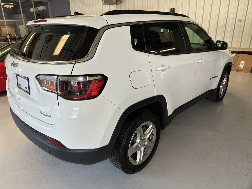 2023 Jeep Compass Latitude photo 4