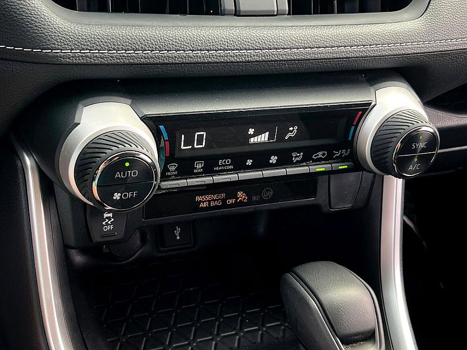 2022 Toyota RAV4 Hybrid XLE photo 14